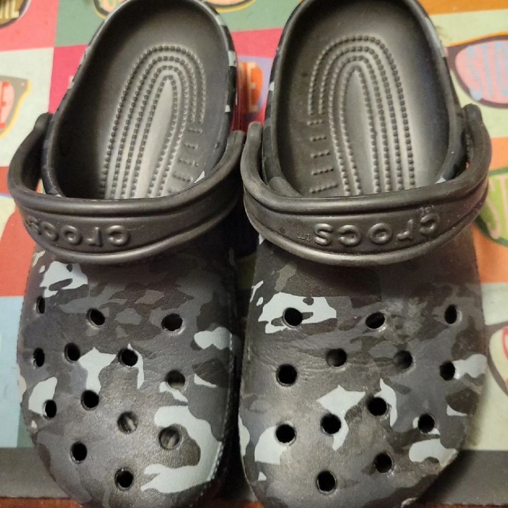 Crocs size 7